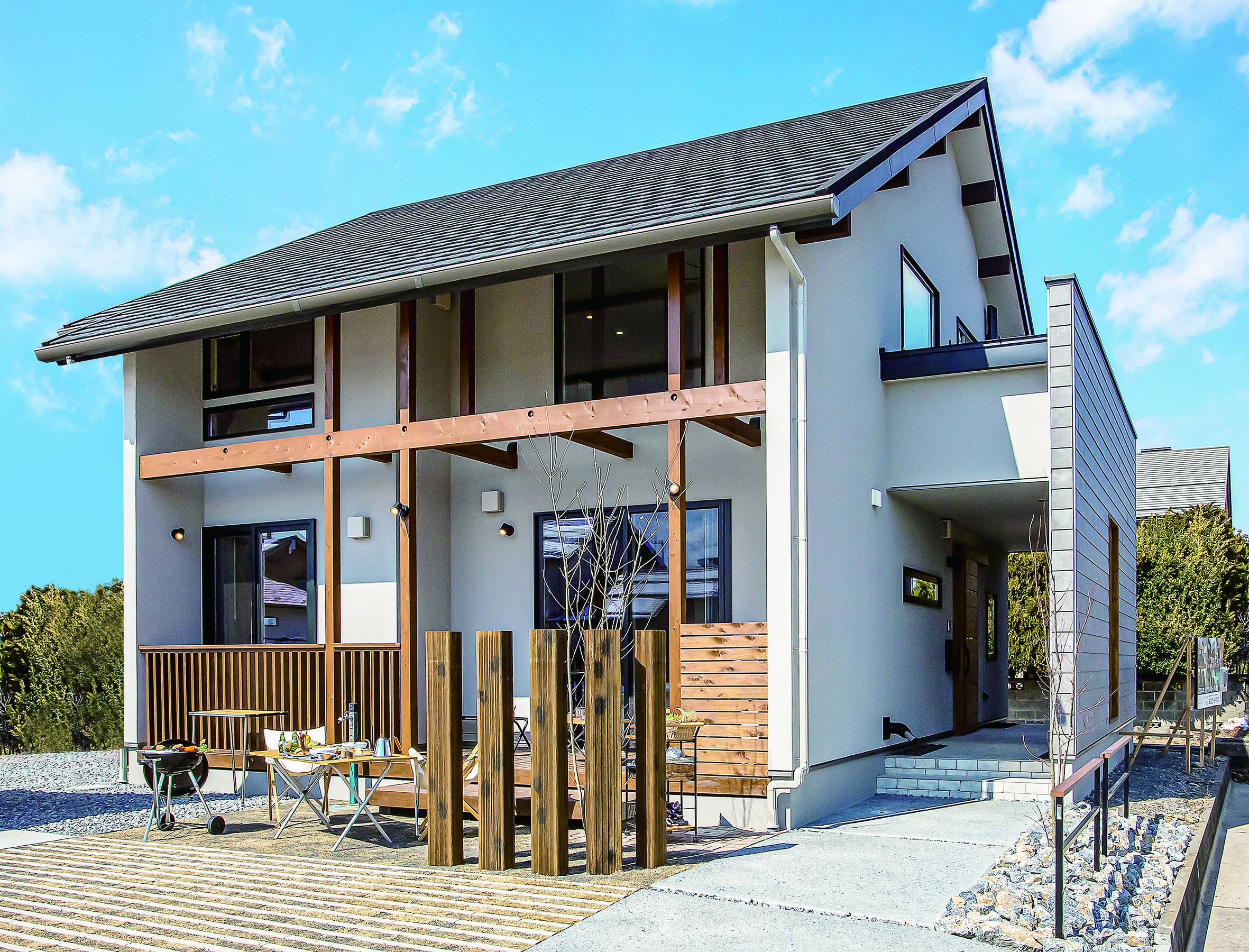 松本市／島内／モデルハウス】庭でウッドデッキで土間リビングで